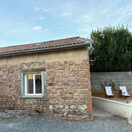Maisonnette Au Milieu De Vignes *